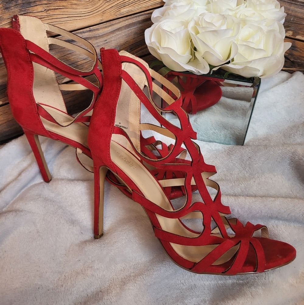 Red Heels - Picture 3 of 3